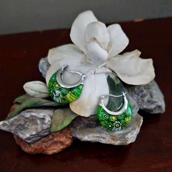 NWOT  Green Floral Hoop Earrings - Picture 1 of 4